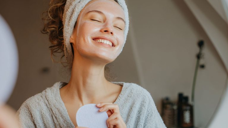 ❄️ Cilt Toniği Nedir? Ne İşe Yarar? Cilt Sağlığı Kış Aylarında Neden Daha Önemli?